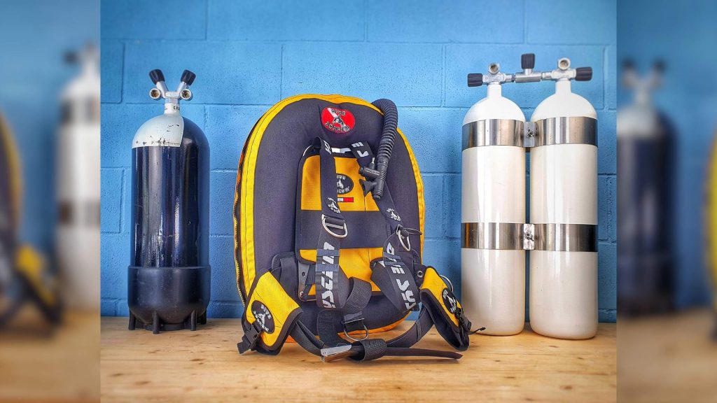 GAV Quickly MoBi di DiveSystem posizionato tra monobombola e bibombola su sfondo blu